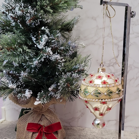 Stunning Vintage Glass Ornament Glittering Floral Detail - Picture 2 of 9